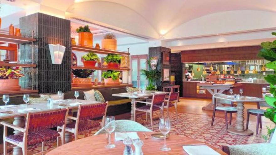 El restaurante ha sido diseñado por Lázaro Rosa-Violán |