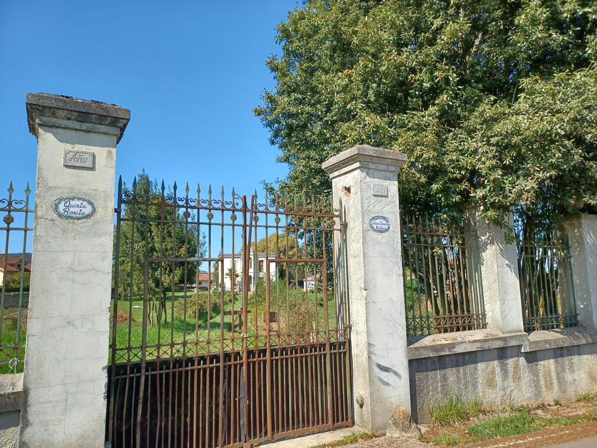 Entrada a Quinta Rosita, en Portiella (Ables), en su estado actual.