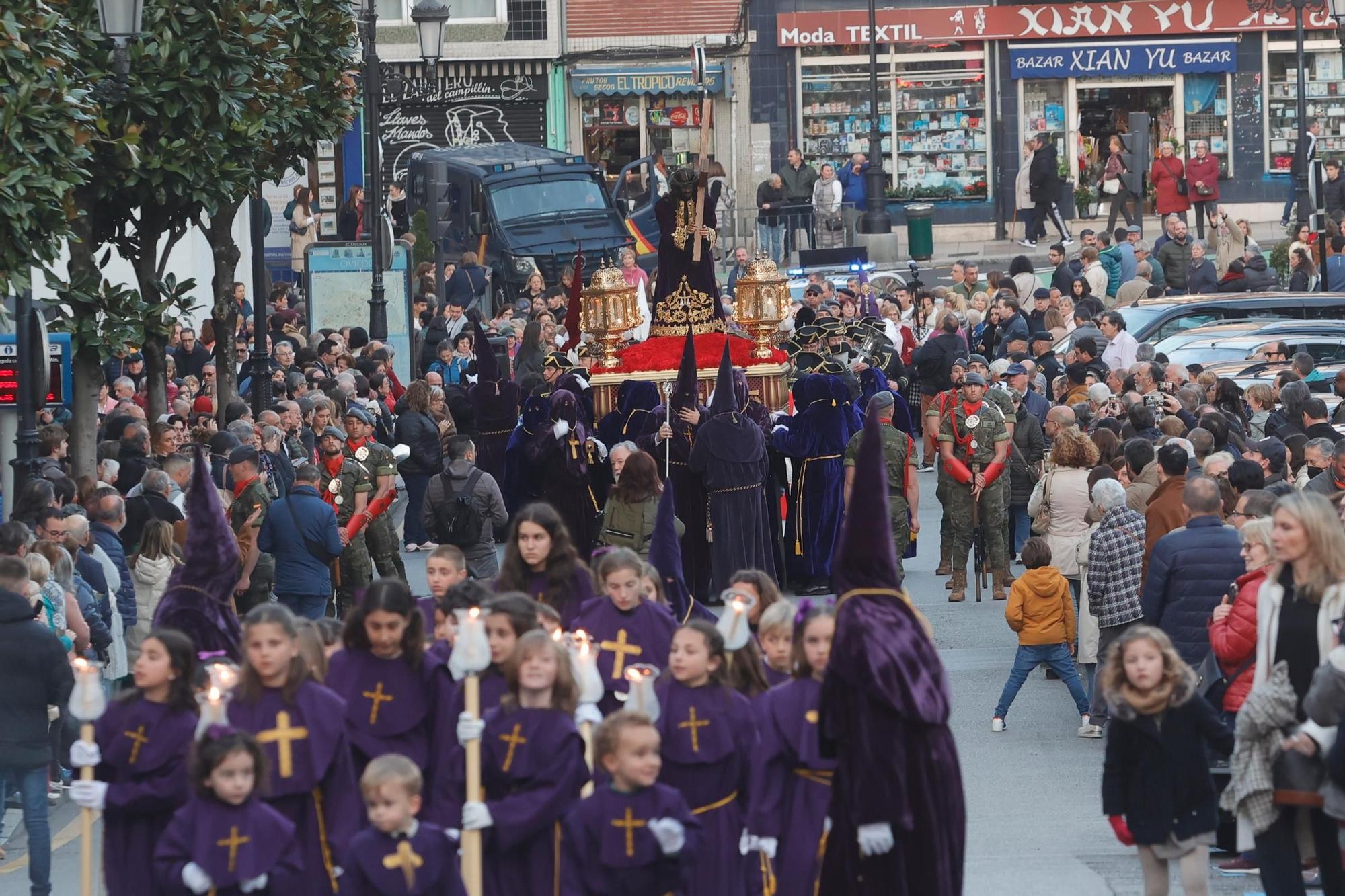 El Señor de Oviedo atrae multitudes: mira las fotos de la procesión del Nazareno