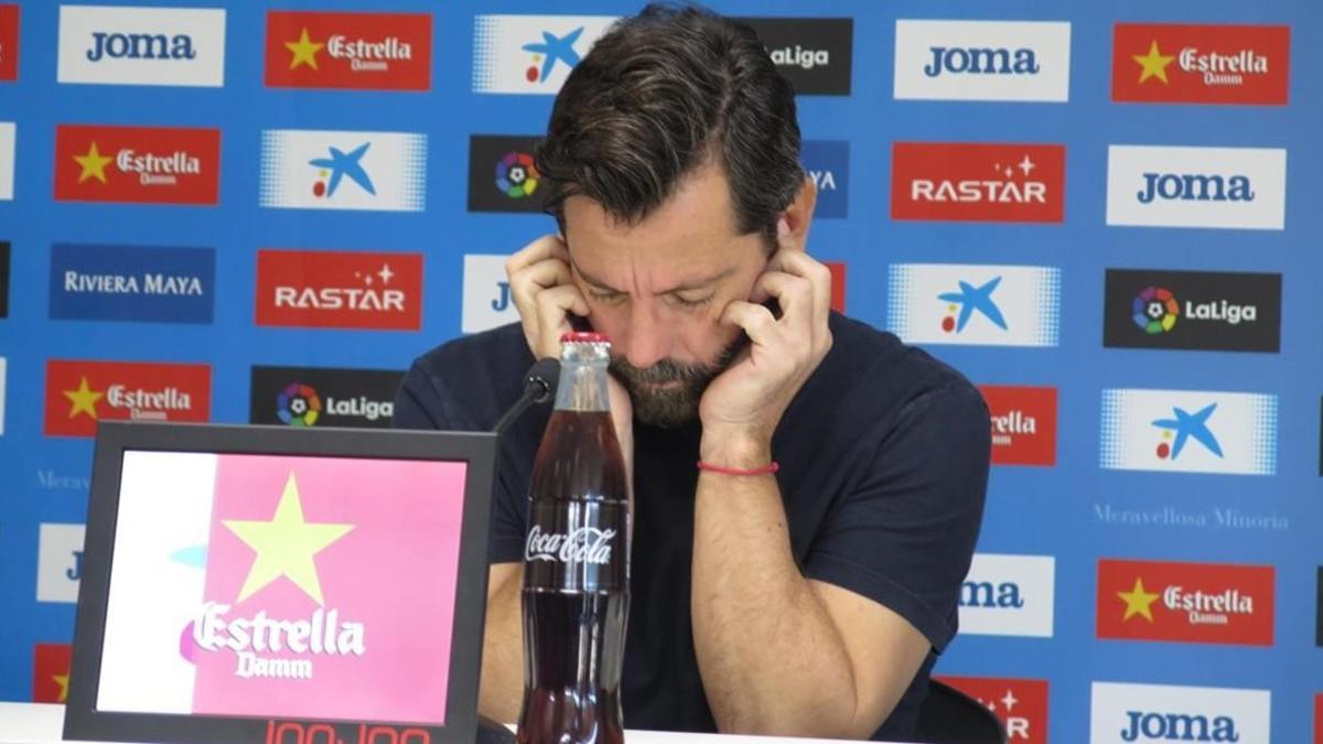 Quique Sánchez Flores, pensativo hoy, en la Ciudad Deportiva Dani Jarque, antes de la conferencia de prensa.