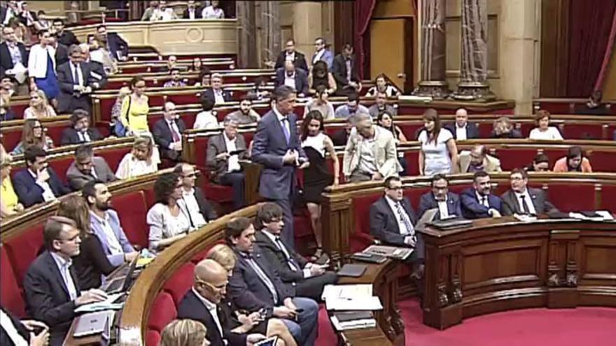 El Constitucional suspende la resolución del Parlamento catalán