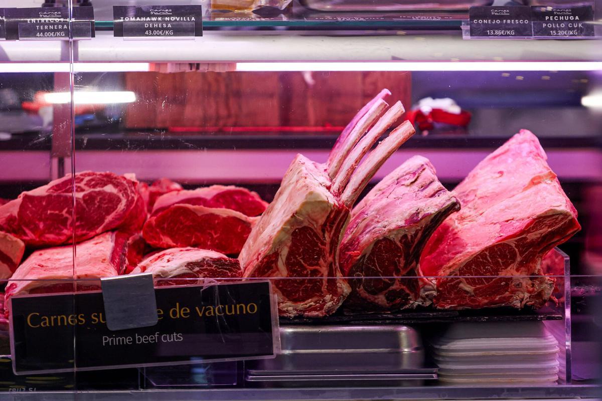 Carn en una parada de mercat