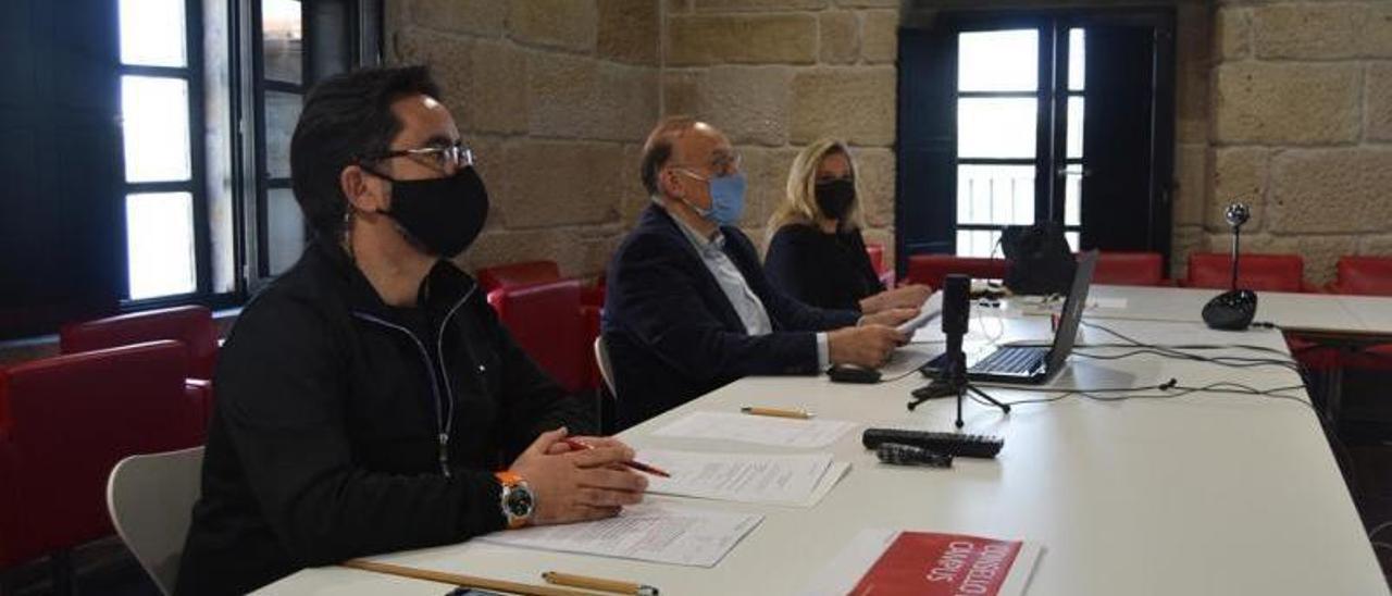 Jorge Soto, Manuel Reigosa y Mónica Valderrama, en la reunión telemática de ayer.