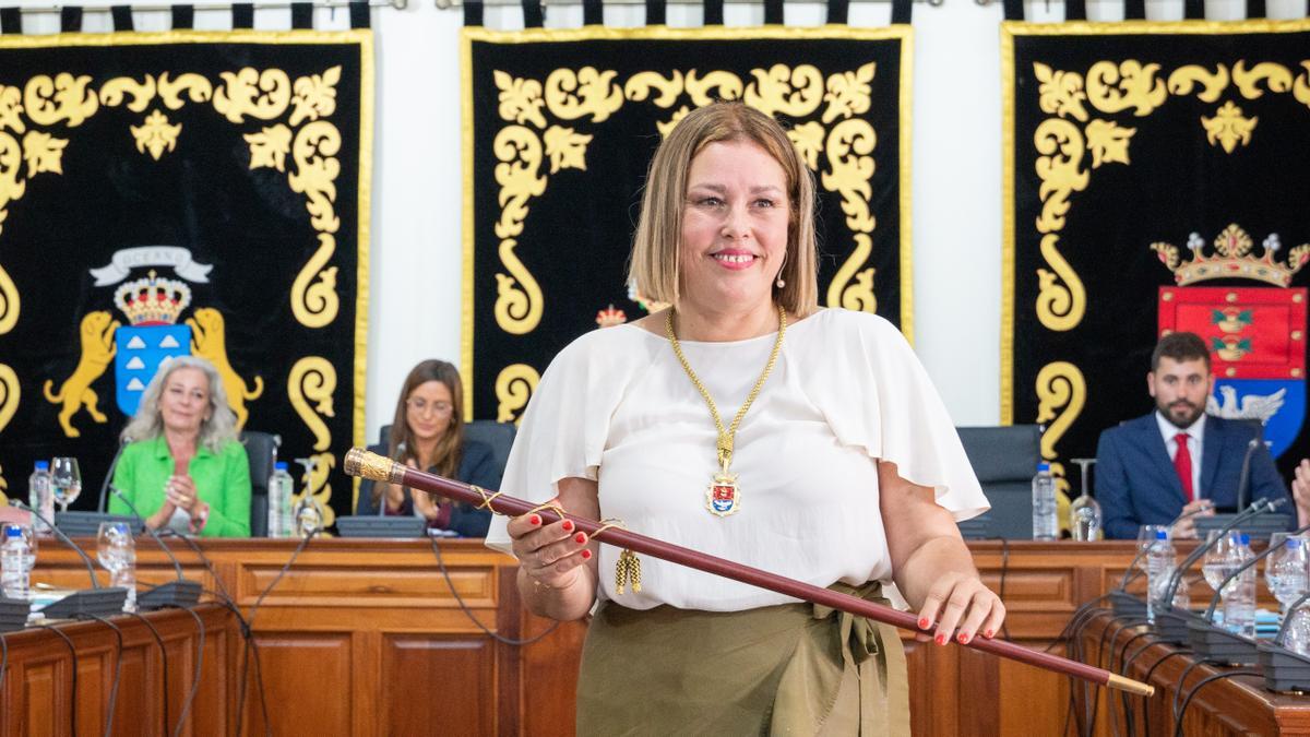 Constitución ayuntamientos Canarias: Astrid Pérez, alcaldesa de Arrecife durante unos días con los votos del PP y CC
