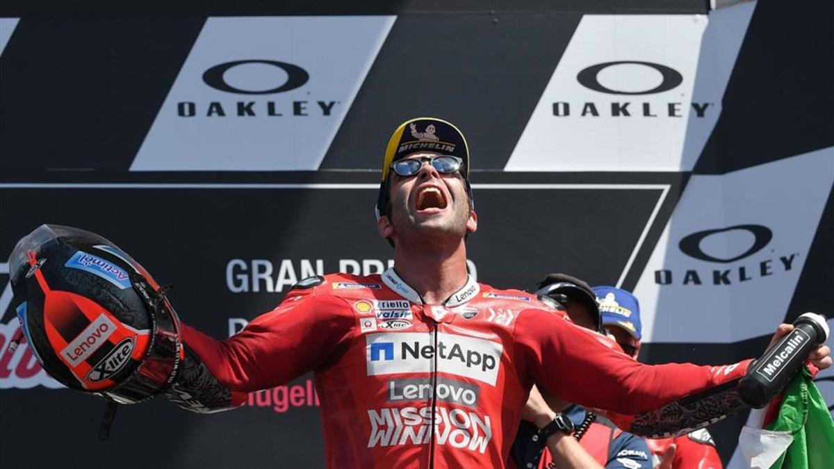 El piloto italiano Danilo Petrucci celebrando la victoria en Mugello en el GP de Italia de 2019