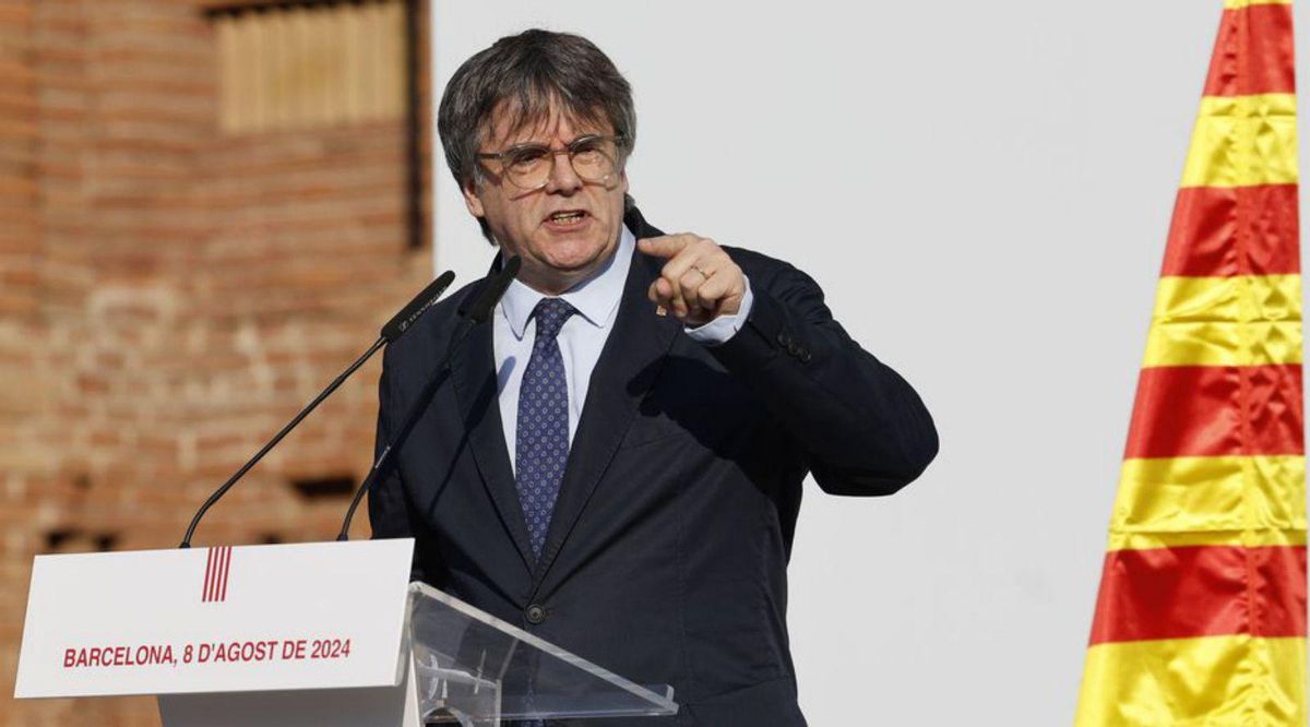 Puigdemont defensa la seva fugaç tornada i fugida un any després