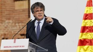Puigdemont defensa la seva fugaç tornada i fugida un any després