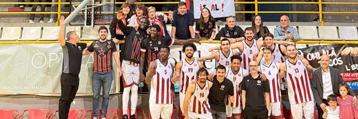 El Bisbal, celebrant la permanència a Mataró