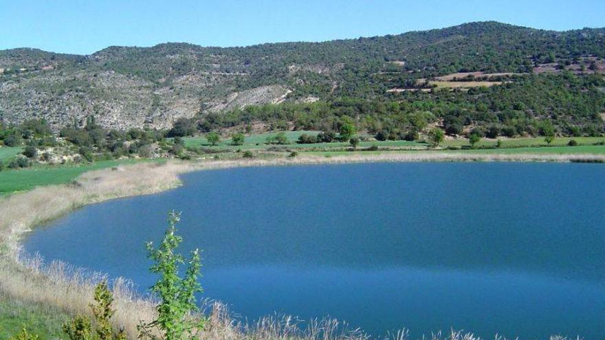 Un estudio halla un acuífero bajo las lagunas de Estaña