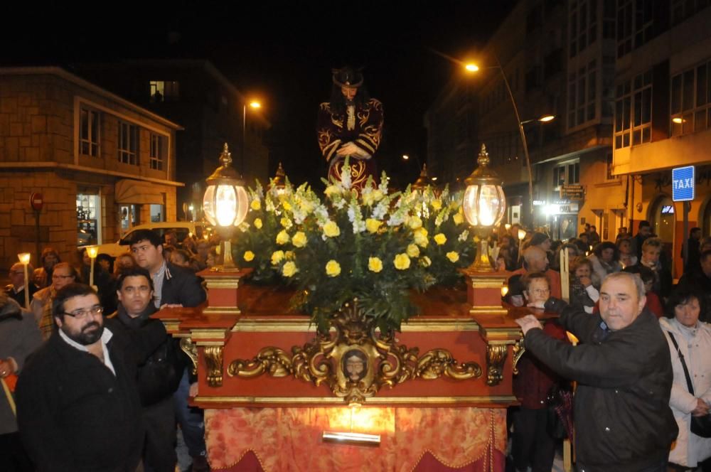 Miles de cirios iluminan al Nazareno por Cambados