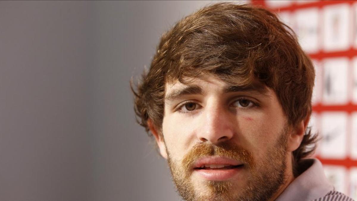 Yeray Álvarez dio una rueda de prensa tras renovar hasta 2022 con el Athletic