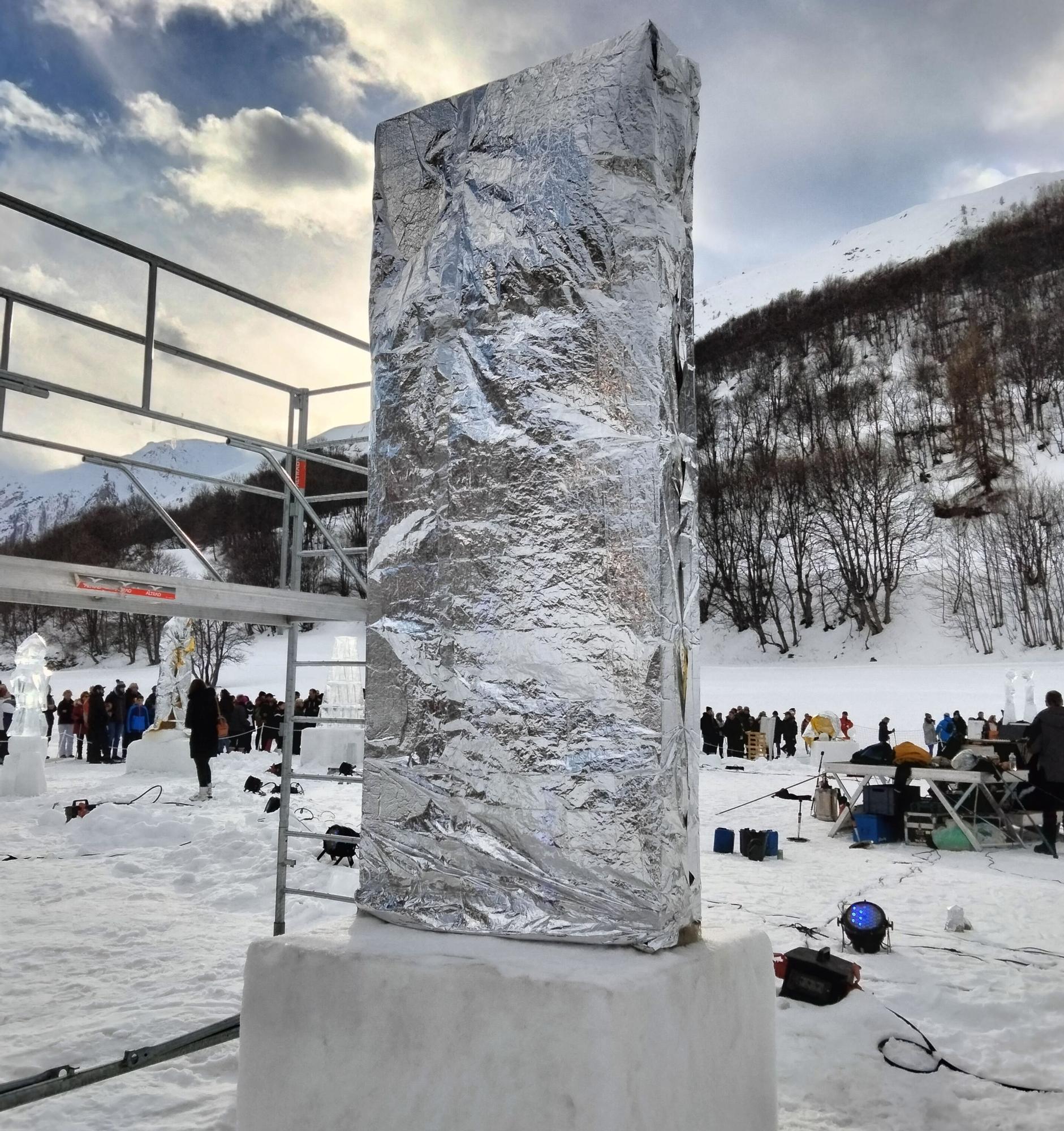 Premio al artista alicantino Enrique Jordá por una escultura en hielo