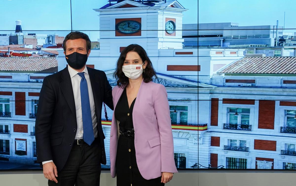 El líder del PP, Pablo Casado, y la presidenta madrileña, Isabel Díaz Ayuso, el pasado 5 de mayo en la reunión del comité ejecutivo nacional de los populares, al día siguiente de la victoria de la candidata el 4-M. 