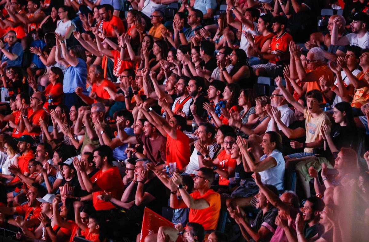 El Roig Arena empuja en busca de la segunda liga