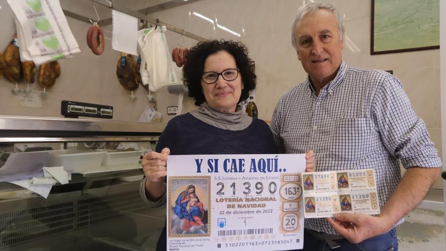 Las dos últimas cifras del Gordo dejan casi 77.000 euros en Cañero, Guadalquivir y Sector Sur