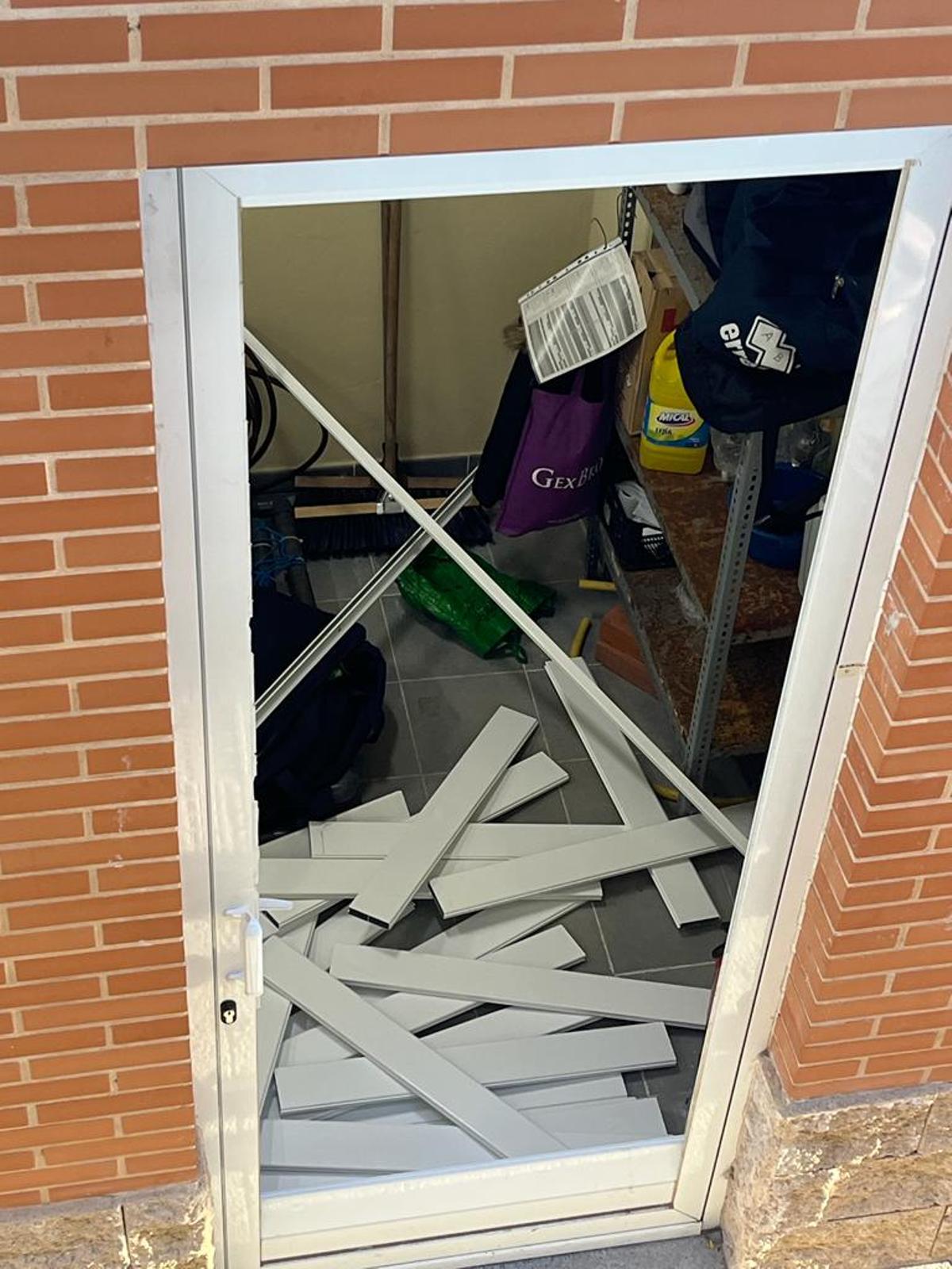 La puerta tras la patada de Olabe