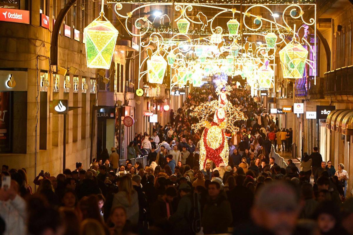 Vigo enciende la Navidad más grande de su historia ante miles de personas