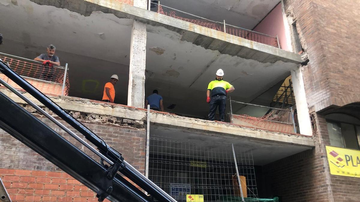 Obras en la calle Clavellinas de Cáceres.