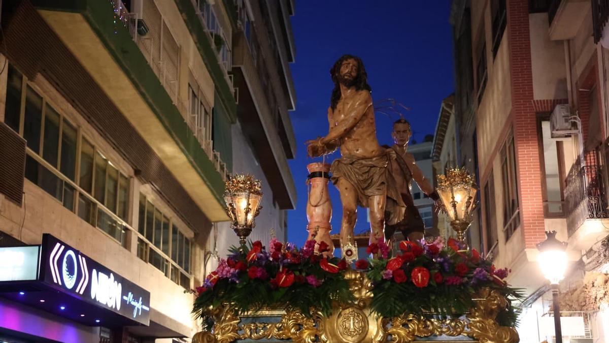 Solemnidad en las procesiones de la tarde del Domingo de Ramos en Alicante