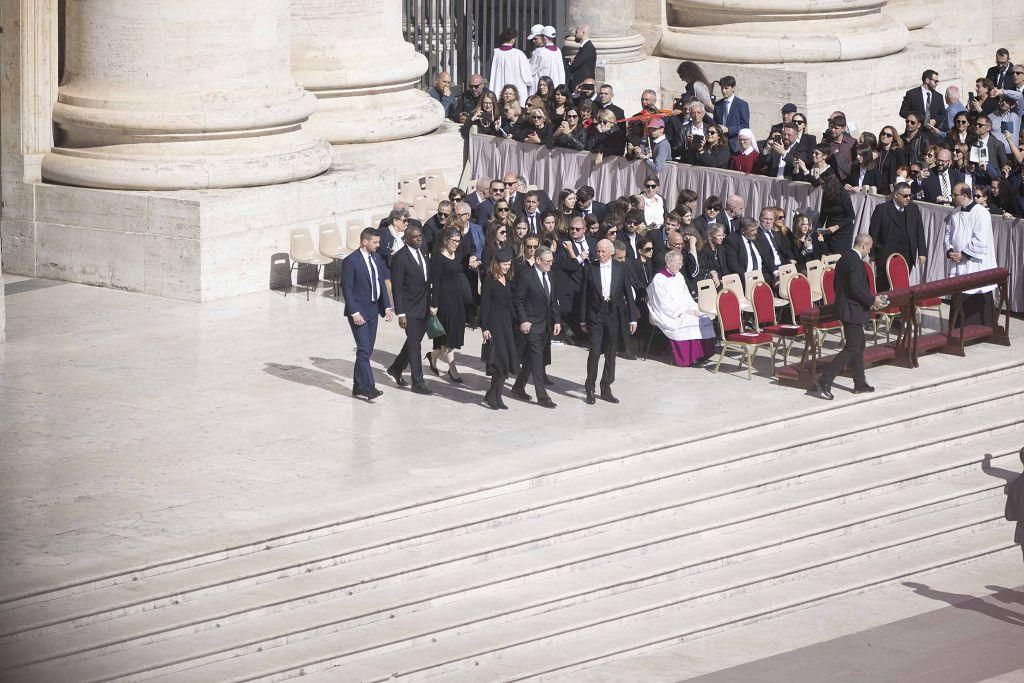 El funeral del papa Francisco en la Plaza de San Pedro del Vaticano, en imágenes