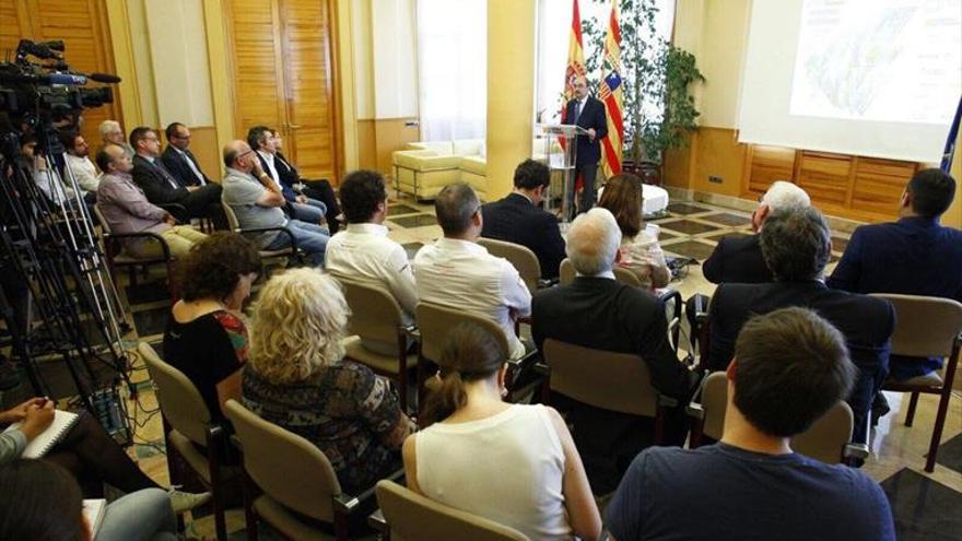 Lambán pide «estabilidad política» y aplaza el debate de su continuidad