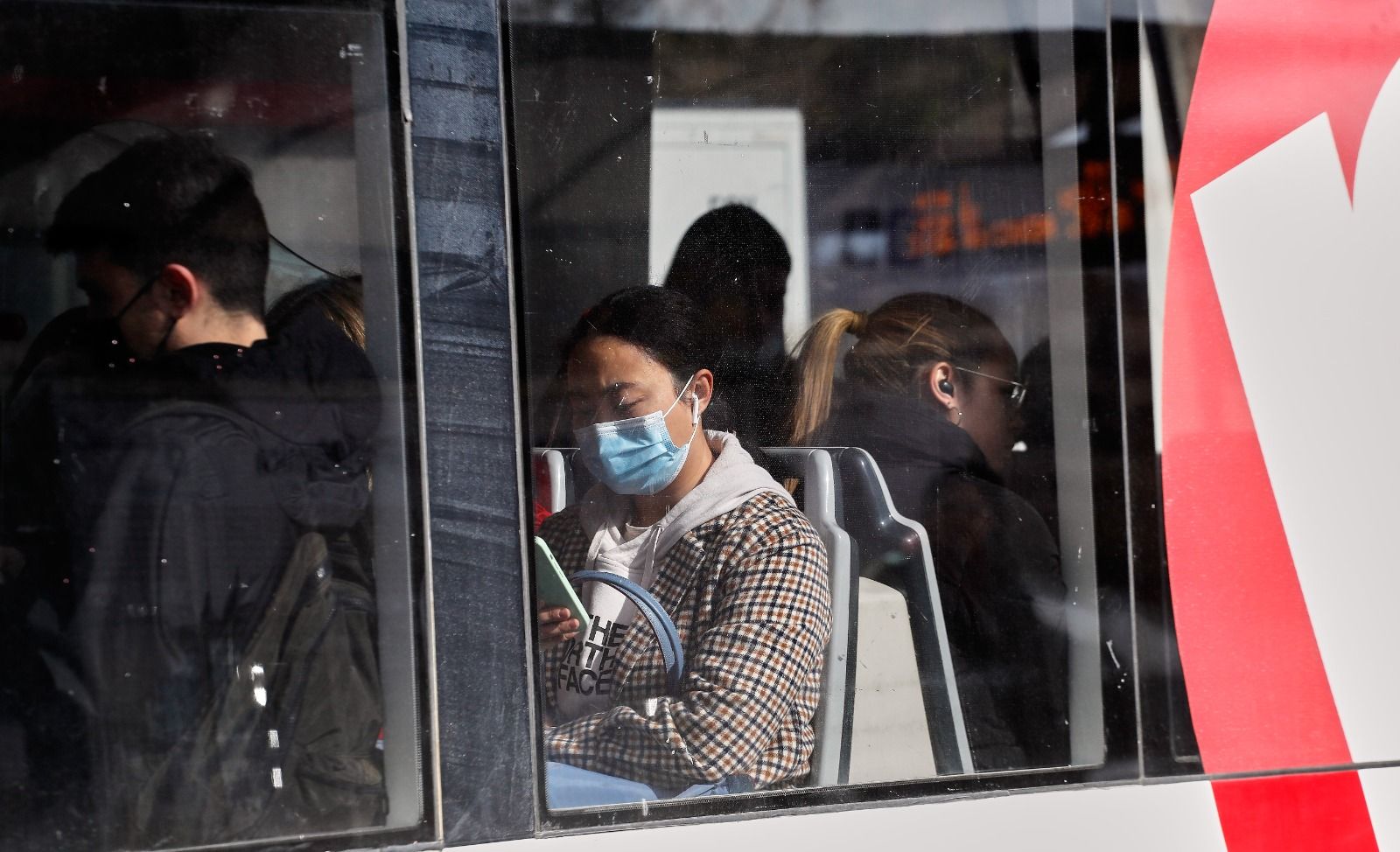 Último día con mascarilla en el transporte público