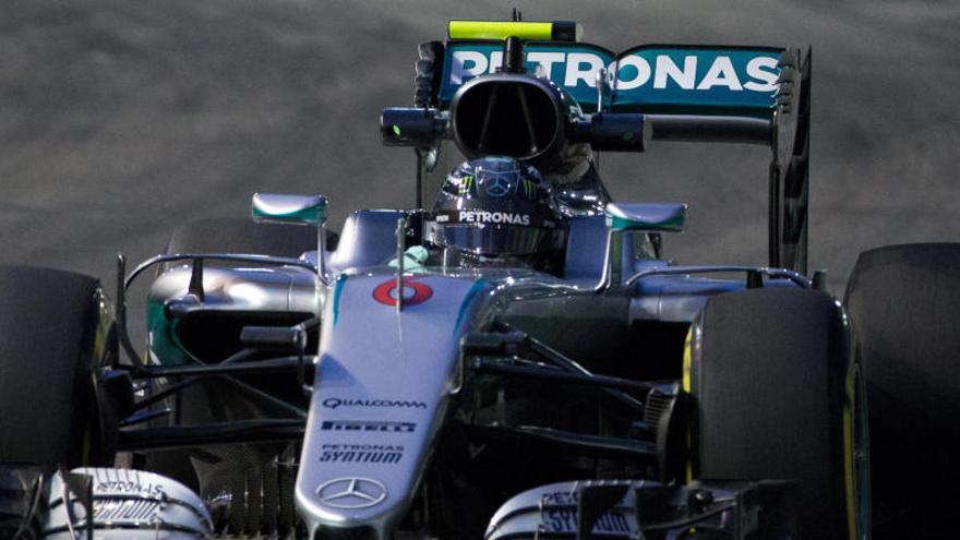 Rosberg lidera en los segundos libres de Singapur.