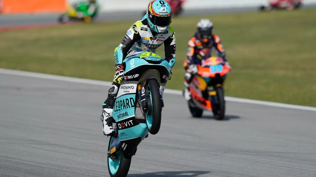 ?ngel Piqueras marca la pauta en los primeros libres en el Circuit