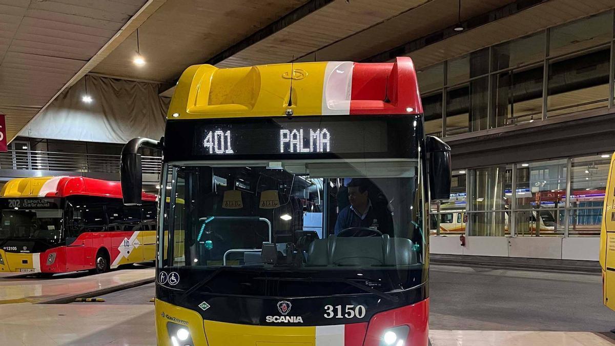 Archivo - Autobús de la línea 401 del TIB en la estación Intermodal de Palma.
