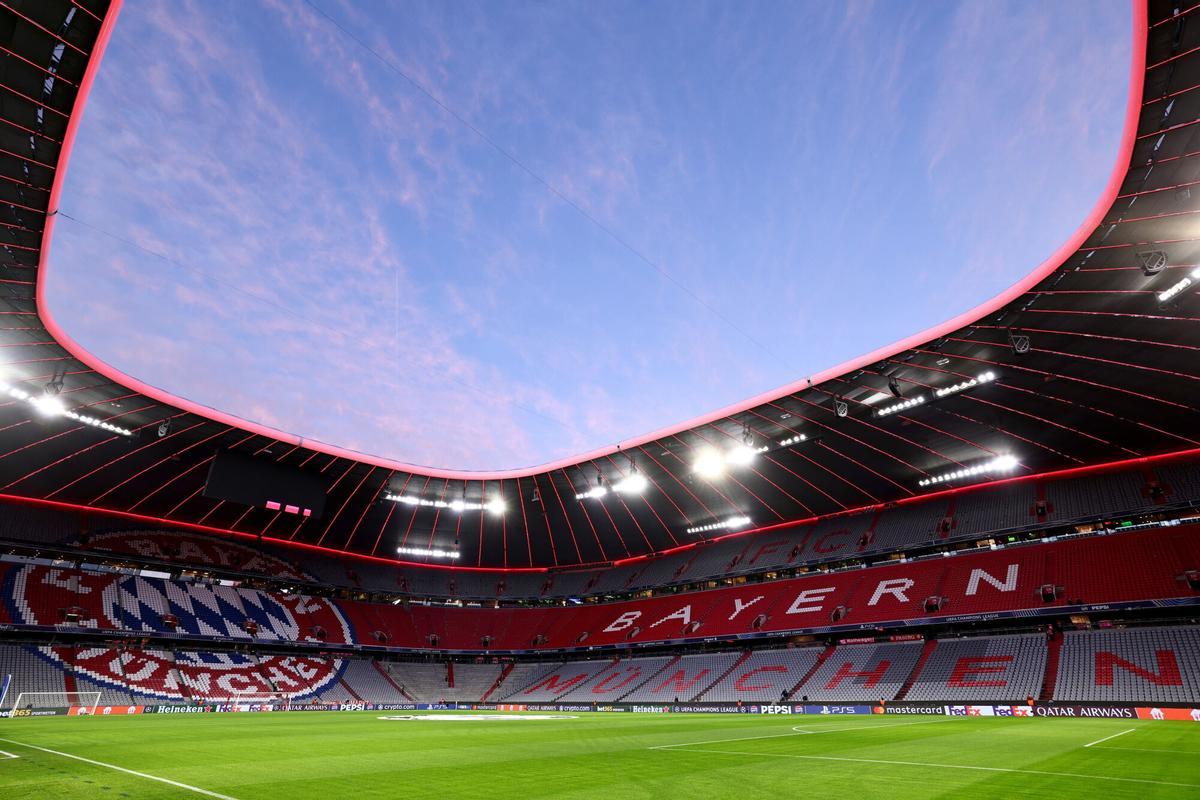 MUNICH (Germany), 09/12/2025.- A view inside of the Allianz Arena before the UEFA Champions League soccer match between FC Bayern Munich and Sporting CP, in Munich, Germany, 09 December 2025. (Liga de Campeones, Alemania) EFE/EPA/ANNA SZILAGYI