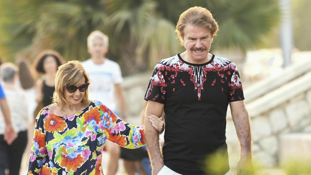 María Teresa Campos y Bigote Arrocet pasean por Málaga