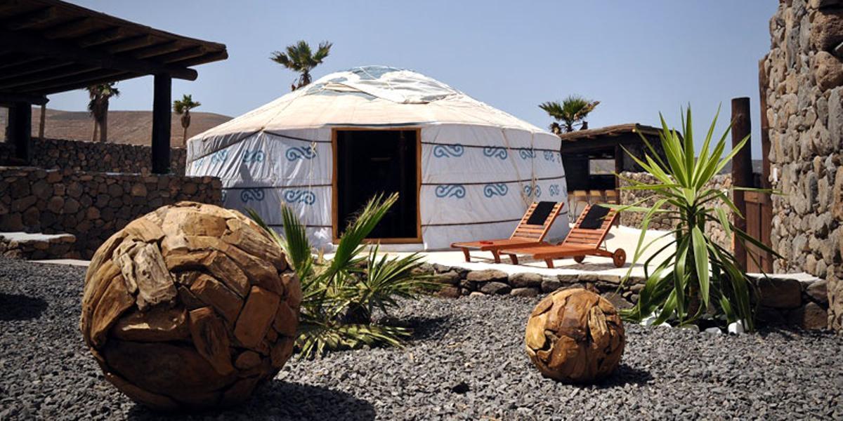Si buscas glamping en España cerca de la playa, en Lanzarote existe un lugar paradisíaco situado a tan solo 300 metros del mar