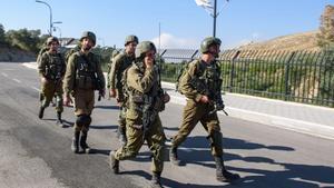 Archivo - Militares israelíes en Metula, cerca de la frontera con Líbano