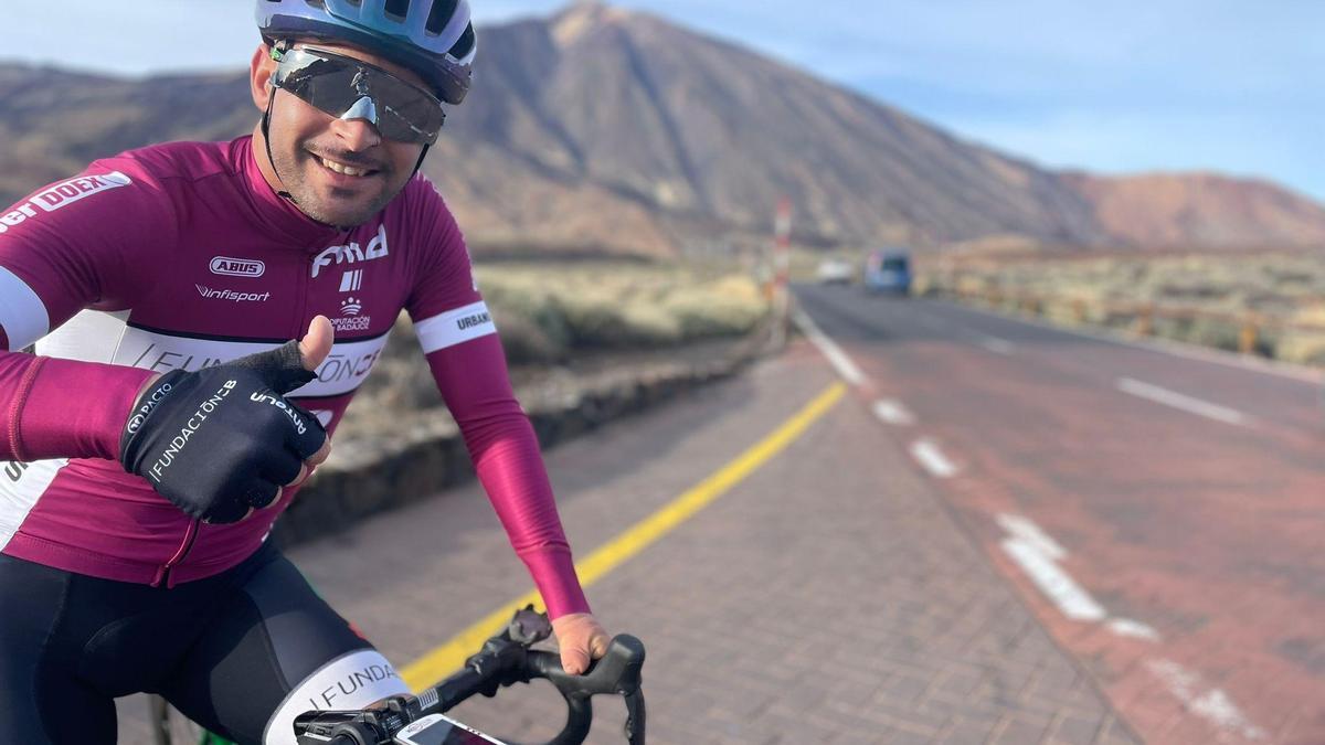 Rubén Tanco, con el Teide de fondo.