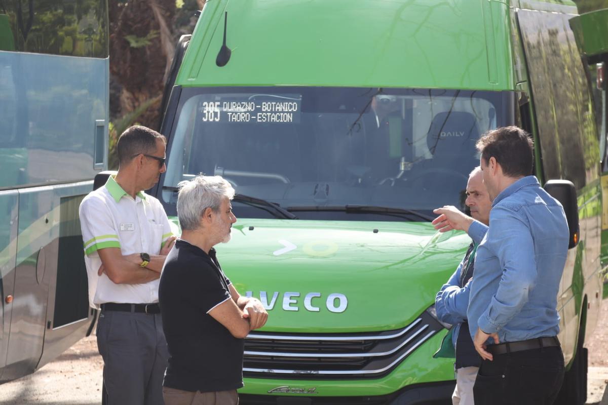 Presentación de la nueva línea de guagua interurbana del Puerto de la Cruz, la 385