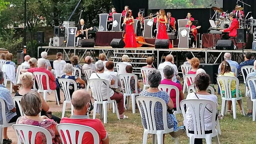 Actuació de l&#039;orquestra Rosaleda, fa uns quants dies al parc municipal de Moià