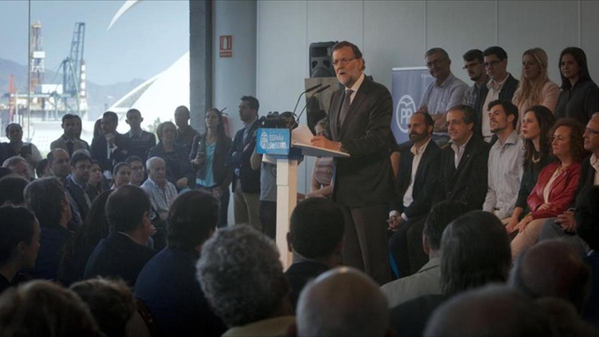 El candidato del PP, Mariano Rajoy, este jueves en un mitin en Santa Cruz de Tenerife