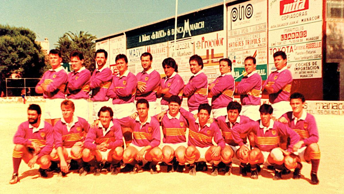 Guri (arriba, tercero por la derecha), con la Selección de Baleares en Manacor (29-05-89)