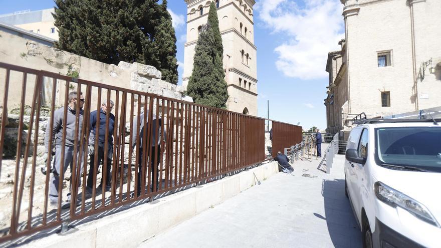 En imágenes | Colocan vallas en las Murallas Romanas de Zaragoza