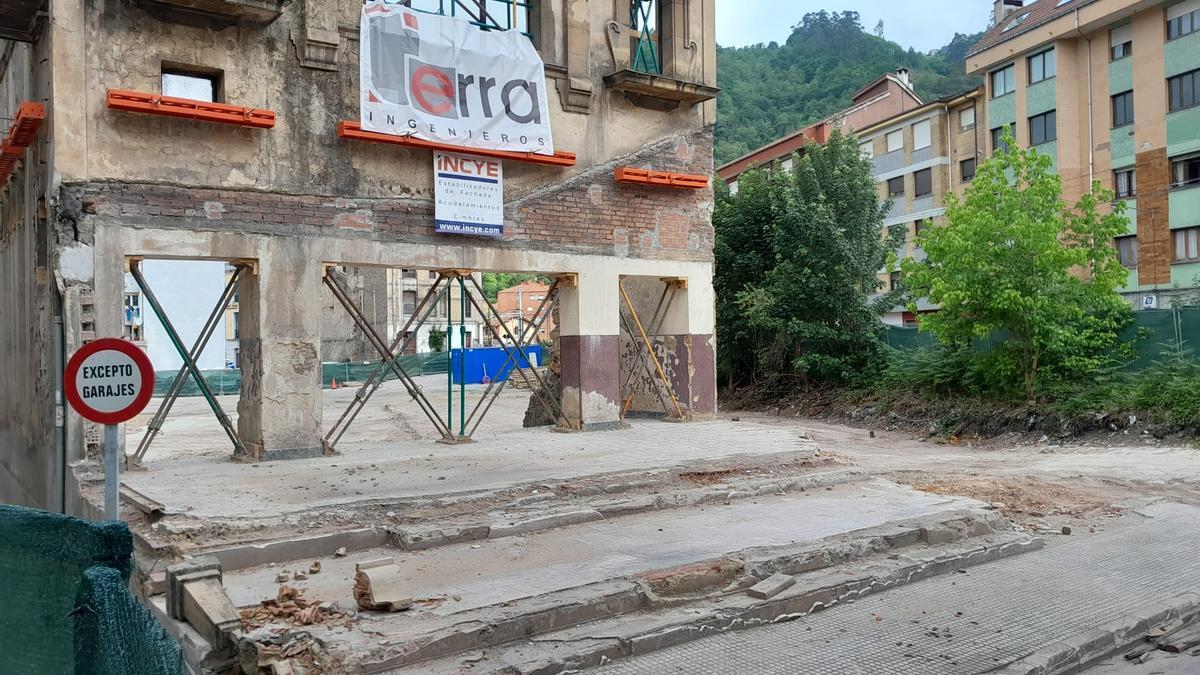 Paralización de las obras del centro de salud de Sotrondio