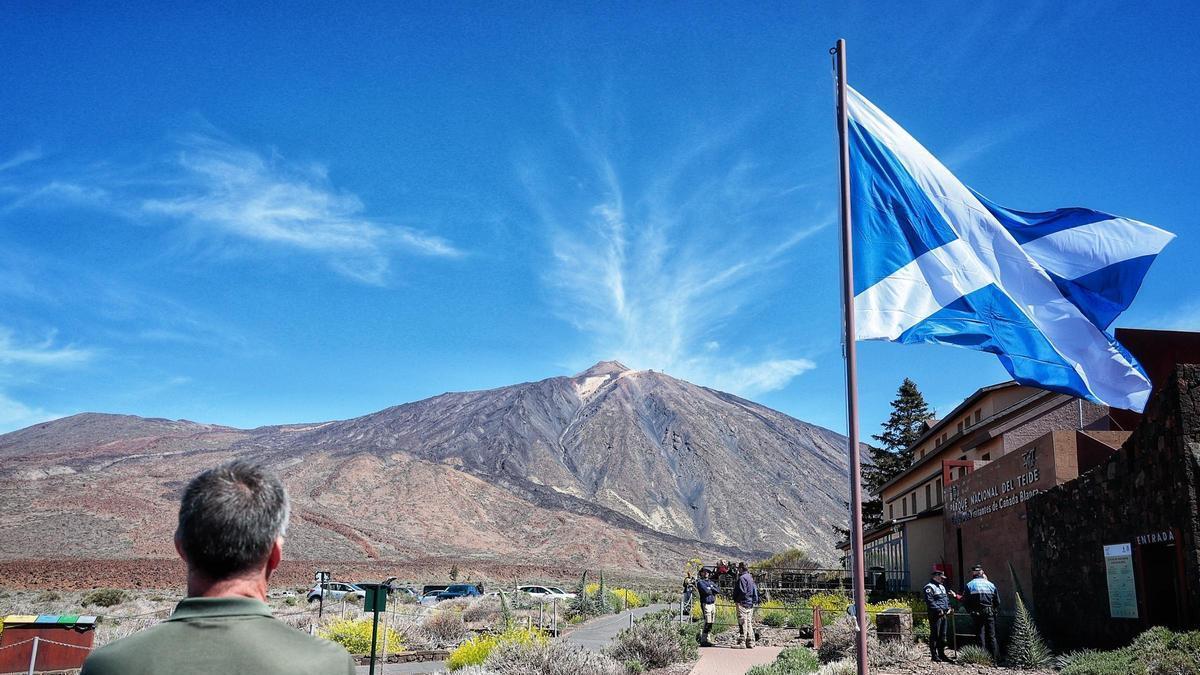 Tenerife prohíbe fumar en el Teide