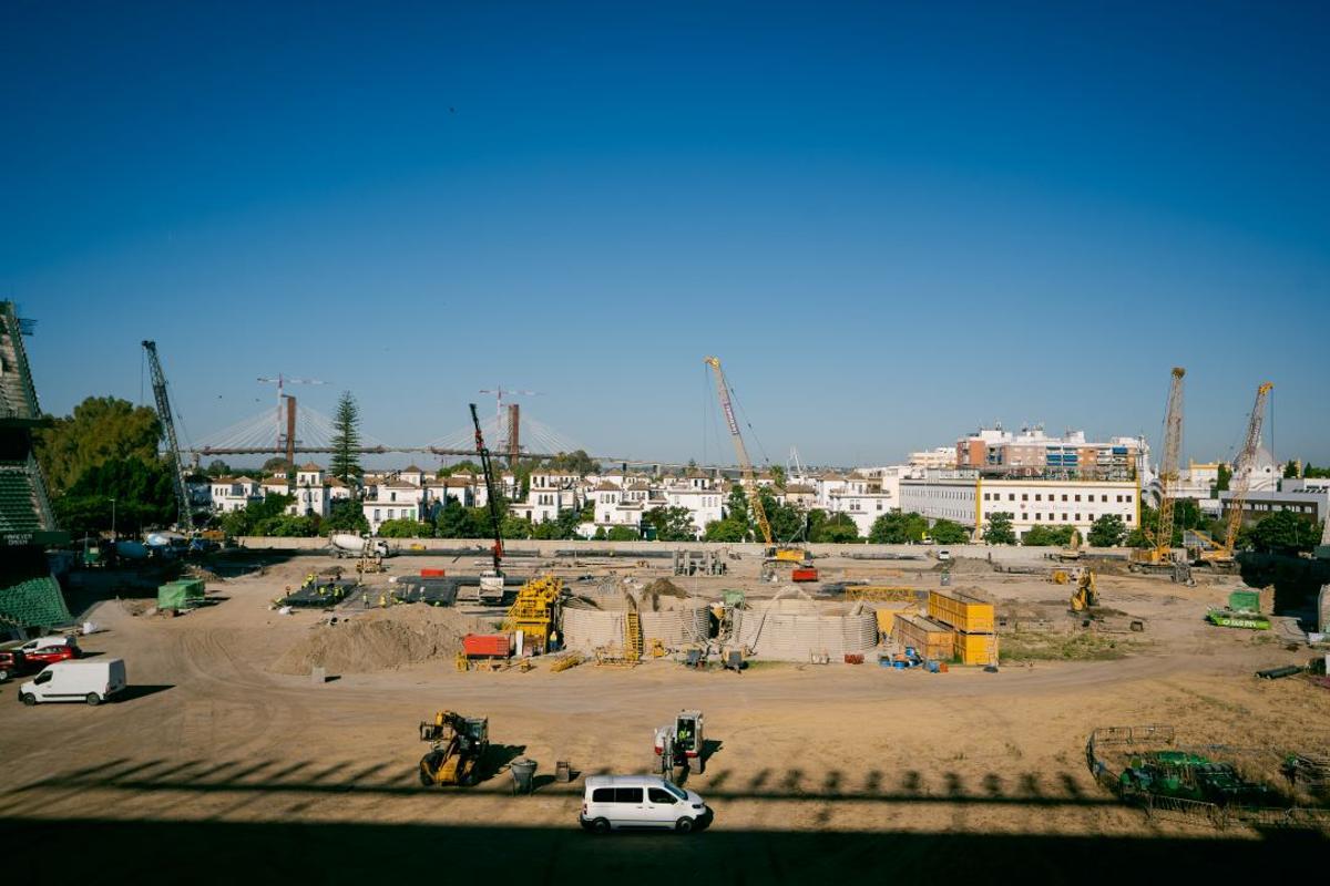 Imagen panorámica de la zona de trabajo, con el barrio de Heliópolis de fondo. Imagen panorámica de la zona de trabajo, con el barrio de Heliópolis de fondo.