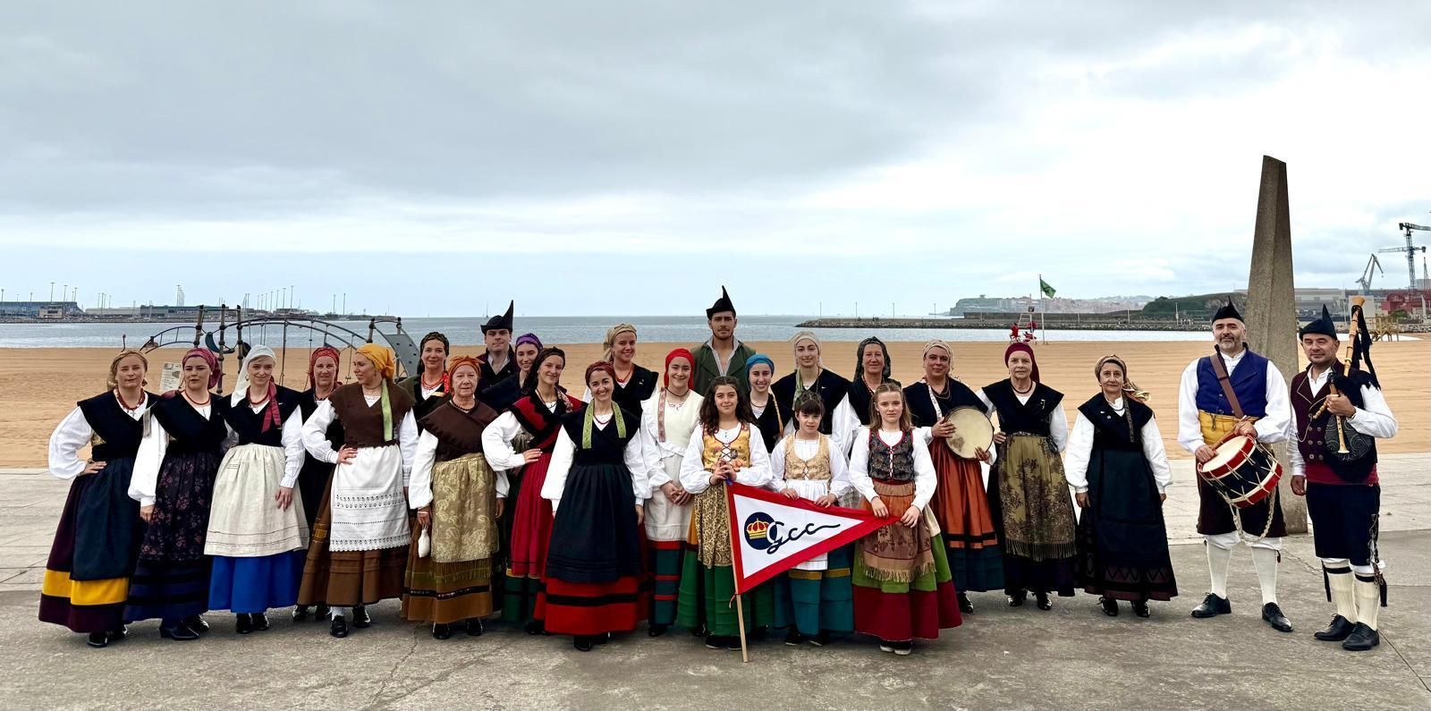 La Fiesta de la Música llena de gaitas y folklore las calles de Gijón (en imágenes)