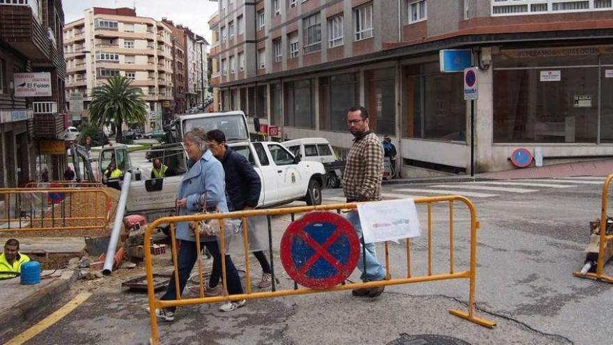 Cortan por obras la calle Falo Moro, en la Pola