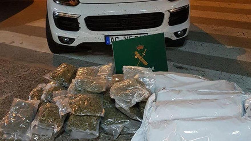 Bosses de marihuana decomissades per la Guàrdia Civil a la Jonquera.