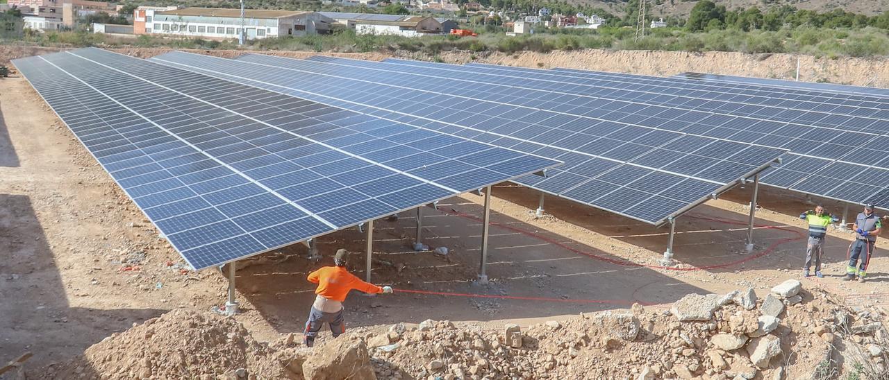 Paneles solares en un municipio de la Vega Baja