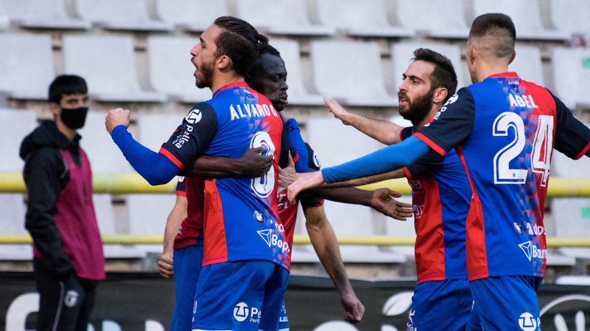 El Langreo celebra uno de sus goles frente al Burgos