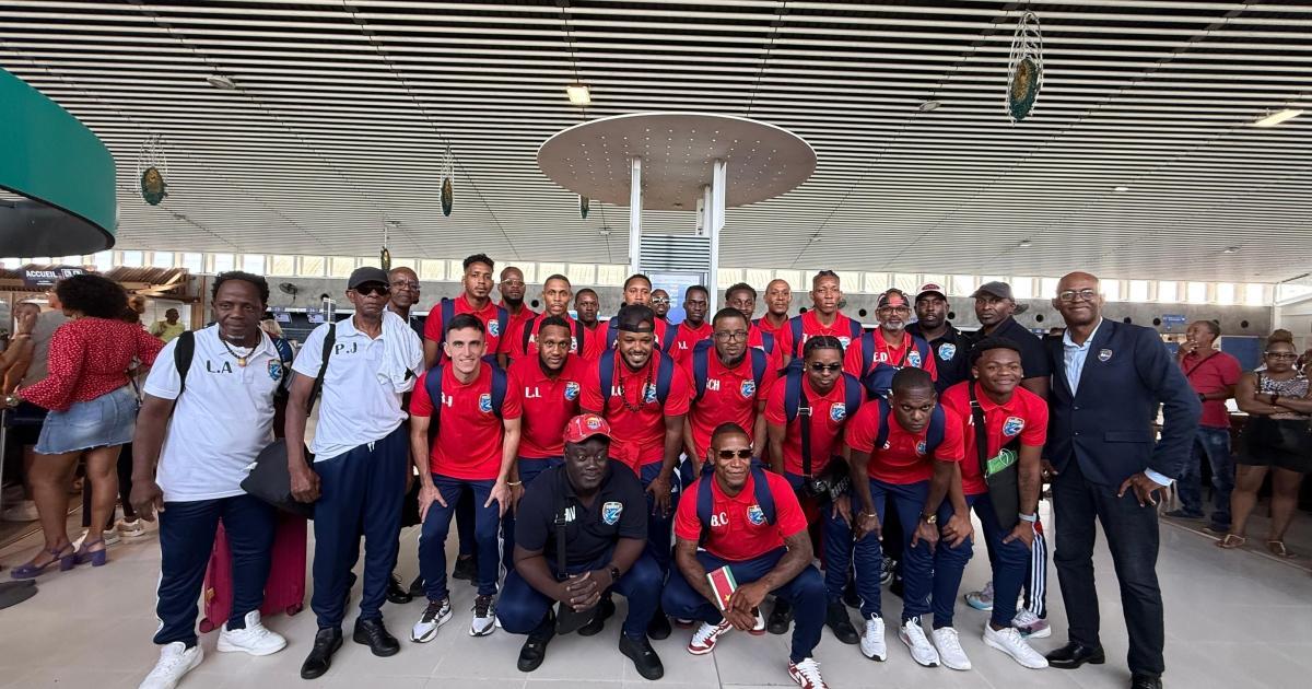 El equipo del AS Le Gosier llegando a París