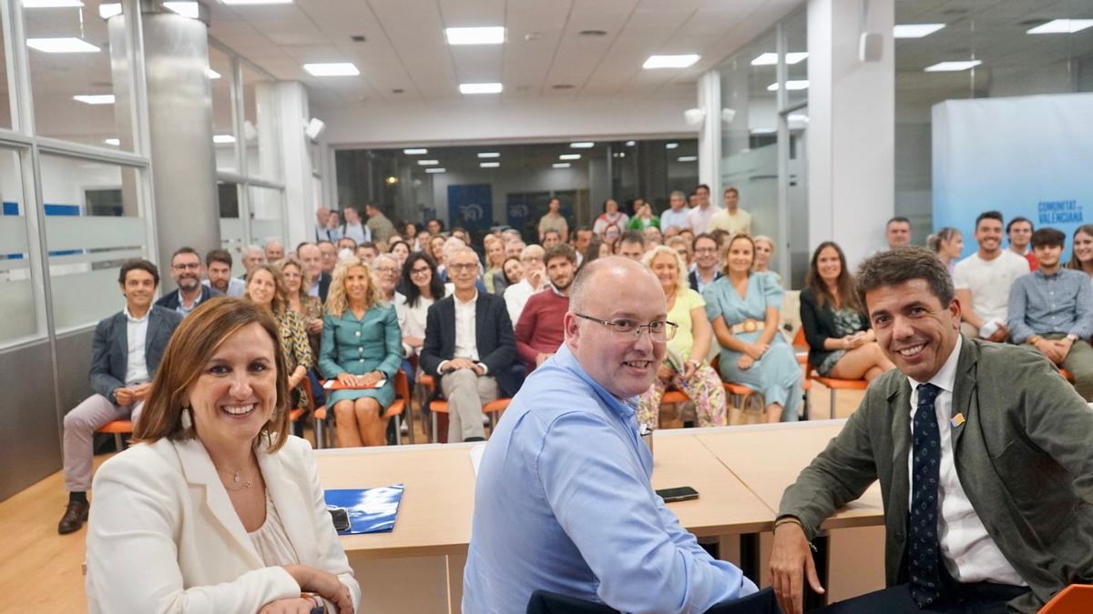 Catalá, Tellado y Mazón, antes de la junta directiva local de este miércoles.