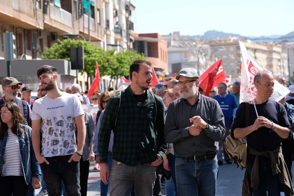 La manifestación del Día del Trabajador reúne a 18 colectivos y partidos del Medio Vinalopó